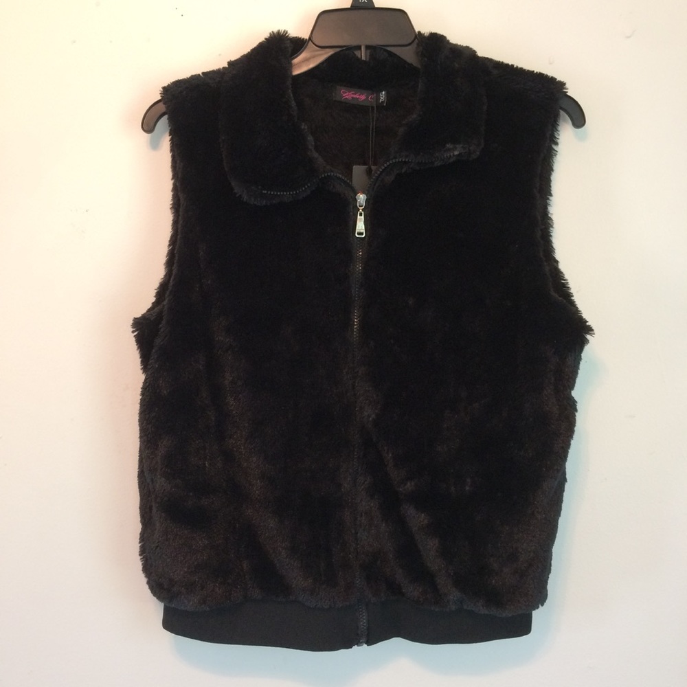 💂🏻‍♀️Kimberly C💂🏻‍♀️Black Faux Fur Vest